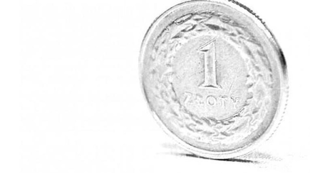 Unia Europejska chce lepiej chronić osoby biorące kredyty hipoteczne przed niedozwolonymi zapisami w regulaminach banków.