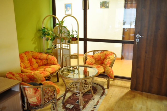 Niemcy przywożą seniorów do polskich domów opieki - takie zjawisko opisuje Puls Biznesu. Portal powołuje się na informacje amerykańskiej agencji Bloomberg.