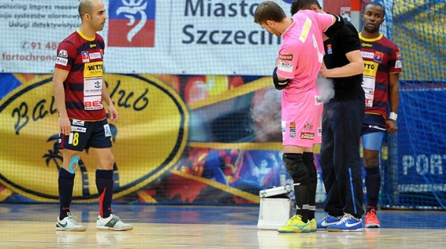 Halowi piłkarze Pogoni 04 Szczecin od zwycięstwa rozpoczęli rozgrywki o mistrzostwo Polski. W czwartek w inauguracyjnym meczu ekstraklasy futsalu pokonali w Tychach GKS 6:1.