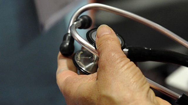 Za trzy miesiące wygasa prawie połowa kontraktów, które Narodowy Fundusz Zdrowia zawarł ze szpitalami i z przychodniami.