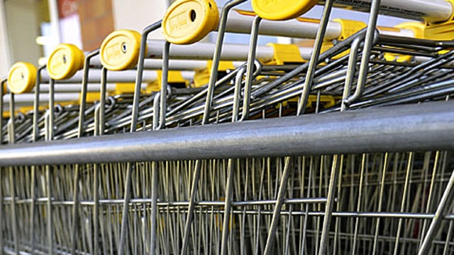 Drobny handel nie radzi sobie z konkurencją dyskontów.