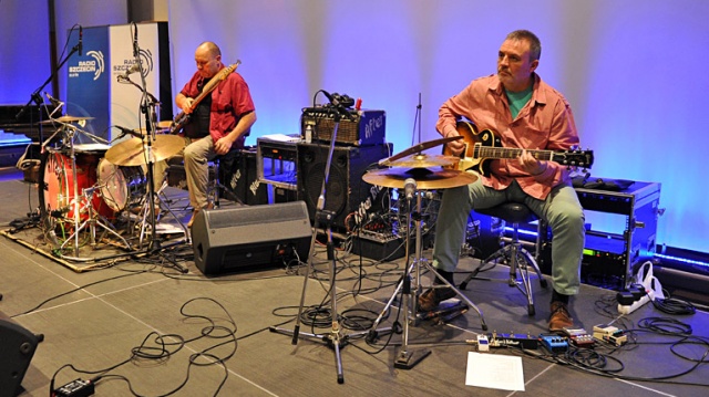 Szczeciński duet After Blues zagra w czwartek wieczorem w studiu koncertowym Radia Szczecin. Koncert promujący najnowszą płytę zespołu - Proszę bardzo będziemy transmitować na naszej antenie oraz stronie internetowej.