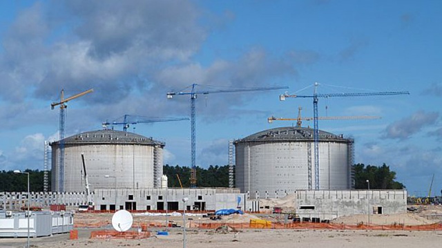 Świnoujski terminal będzie generował miliardy złotych dla polskiej gospodarki - tak wynika z raportu firmy doradczej EY, przygotowanego przez ekspertów do spraw energetyki.