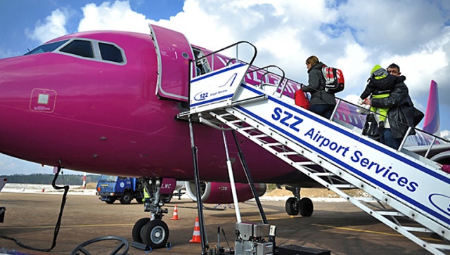 Ponad 2 mln Polaków przebywało za granicą pod koniec ubiegłego roku - tak wynika z danych Głównego Urzędu Statystycznego.