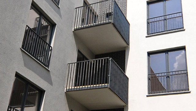 Dopłacanie do zakupu mieszkań z rynku wtórnego byłoby nieefektywne ekonomicznie, dlatego nowy rządowy program Mieszkanie dla Młodych jest skierowany wyłącznie do nabywców nowych mieszkań. Pośrednio jednak też do inwestorów mieszkaniowych, bo za tym idą nowe miejsca pracy i impuls dla gospodarki.