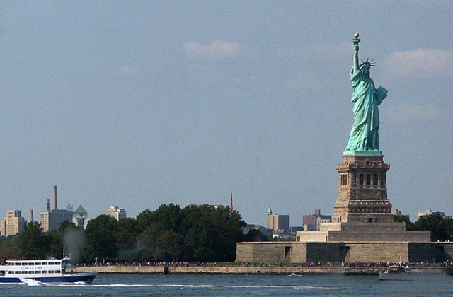 W czwartek dolar kosztował 3,4 zł i była to najniższa cena od lutego. W piątek skoczyła o 2 grosze.