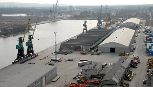 Na polskich terenach portowych mają obowiązywać jednakowe stawki opłat za użytkowanie wieczyste. Przewiduje to poselski projekt nowelizacji ustawy o gospodarce nieruchomościami, którym jako pierwsi zajmą się w czwartek posłowie z sejmowej Komisji Infrastruktury.