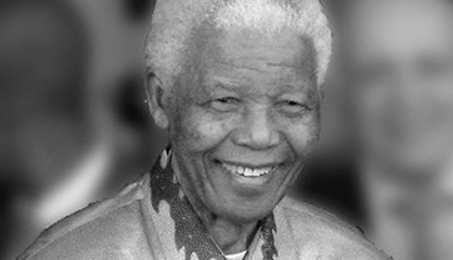 Nie żyje Nelson Mandela - legendarny przywódca walki z systemem apartheidu w RPA. Miał 95 lat.