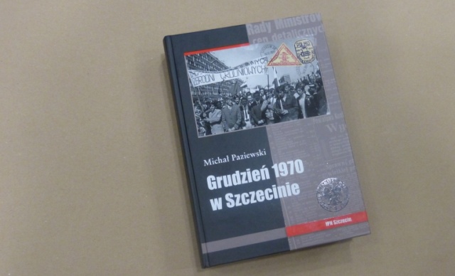 Grudzień 1970 w Szczecinie - to tytuł pierwszej monografii poświęconej szczecińskim protestom robotniczym. Książka autorstwa Michała Paziewskiego ukazała się 17 grudnia - w 43. rocznicę rewolty.