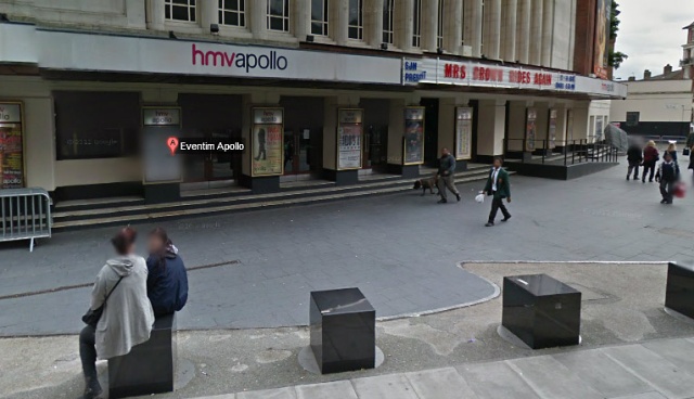 Około 80 osób zostało rannych, gdy podczas czwartkowego przedstawienia w londyńskim teatrze Apollo runęła część sufitu.