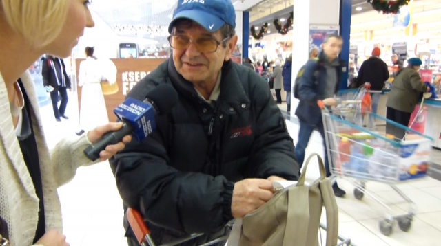 Przed świętami nie ma równouprawnienia. Najwięcej obowiązków związanych z przygotowaniem Wigilii spada na kobiety. W prawie 90 proc. domów to właśnie one robią porządki i pichcą - tak wynika z najnowszego badania OBOP.