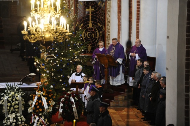 Fot. Łukasz Szełemej [Radio Szczecin] Kamień pożegnał tragicznie zmarłych w wypadku [NOWE, WIDEO, ZDJĘCIA]