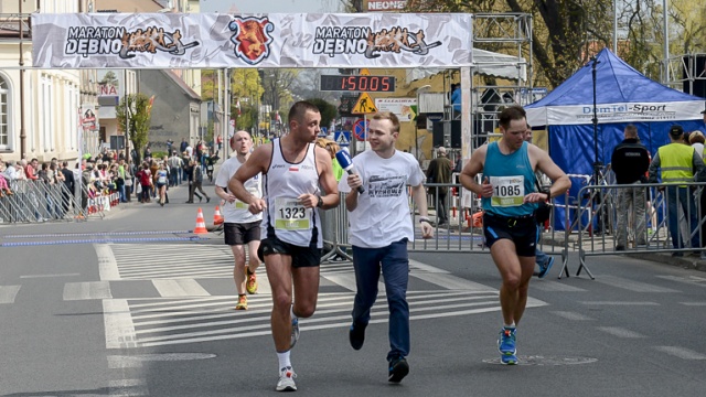 Fot. Jarosław Gaszyński [Radio Szczecin] Maraton w Dębnie. Jest nowy rekord i rekordowa liczba biegaczy [ZDJĘCIA, WIDEO]