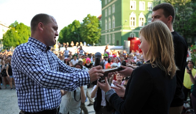 Studenci przejęli władzę nad miastem - Juwenalia w Szczecinie oficjalnie rozpoczęte. Fot. Łukasz Szełemej [Radio Szczecin] Szczecin należy do studentów. Ruszyły Juwenalia [ZDJĘCIA]