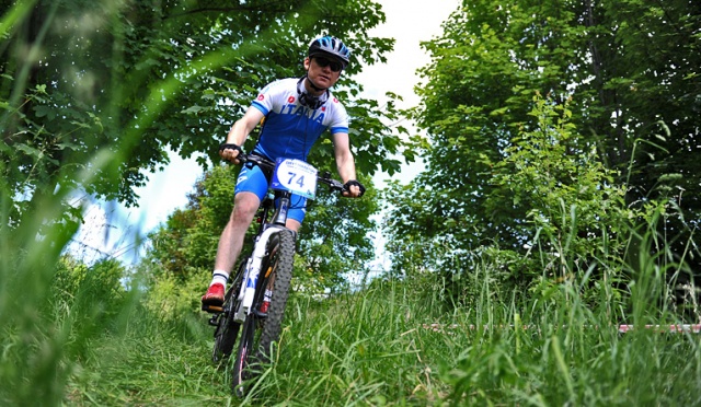 Prawie dwustu cyklistów ścigało się w Puszczy Bukowej w zawodach w kolarstwie górskim. W Gryf Maratonie uczestnicy rywalizowali na dystansach 13, 37 i 74 kilometrów. Fot. Łukasz Szełemej [Radio Szczecin] "To wyzwanie nawet dla zawodowców" [ZDJĘCIA]