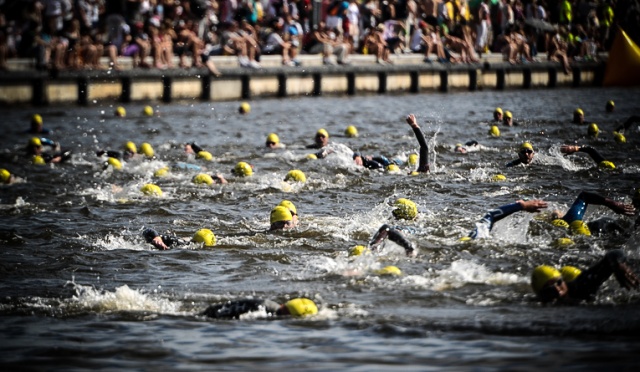 650 zawodników z Polski i świata wystartowało w zawodach Unity Line Triathlon Szczecin. Fot. Łukasz Szełemej [Radio Szczecin] Zawody tylko dla twardzieli w Szczecinie. Wyniki triathlonowej imprezy [NOWE, ZDJĘCIA, WIDEO]