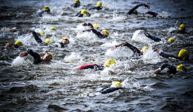 650 zawodników z Polski i świata wystartowało w zawodach Unity Line Triathlon Szczecin. Fot. Łukasz Szełemej [Radio Szczecin] Zawody tylko dla twardzieli w Szczecinie. Wyniki triathlonowej imprezy [NOWE, ZDJĘCIA, WIDEO]