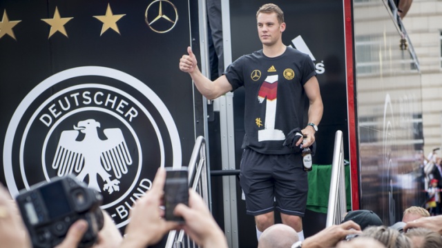 Manuel Neuer został najlepszym bramkarzem mistrzostw. Fot. Tomasz Chaciński [Radio Szczecin] Piłkarze już w domu. Berlin wita mistrzów świata [WIDEO, DUŻO ZDJĘĆ]