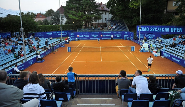 W wieczornym meczu dnia, ubiegłoroczny finalista Pekao Szczecin Open Hiszpan Pere Riba, przegrał ze Słowakiem Józefem Kowalikiem (2:6, 7:5, 6:2). Fot. Łukasz Szełemej [Radio Szczecin] Sześciu Polaków w pierwszej rundzie turnieju Pekao Szczecin Open [ZDJĘCIA]