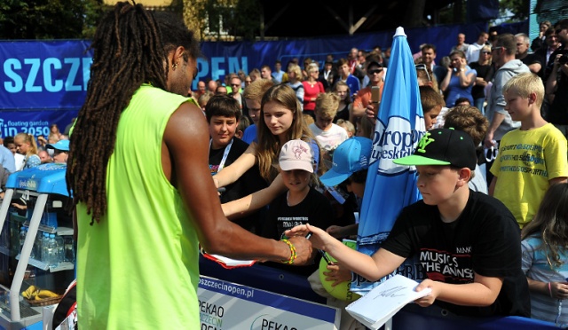 Reprezentant Niemiec Dustin Brown wygrał tegoroczny turniej tenisowy Pekao Szczecin Open. Fot. Łukasz Szełemej [Radio Szczecin] Turniejowa jedynka przegrała. Szybki finał Pekao Szczecin Open dla Browna [ZDJĘCIA]