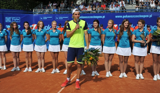 Reprezentant Niemiec Dustin Brown wygrał tegoroczny turniej tenisowy Pekao Szczecin Open. Fot. Łukasz Szełemej [Radio Szczecin] Turniejowa jedynka przegrała. Szybki finał Pekao Szczecin Open dla Browna [ZDJĘCIA]