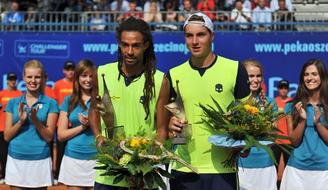 Reprezentant Niemiec Dustin Brown wygrał tegoroczny turniej tenisowy Pekao Szczecin Open. Fot. Łukasz Szełemej [Radio Szczecin] Turniejowa jedynka przegrała. Szybki finał Pekao Szczecin Open dla Browna [ZDJĘCIA]