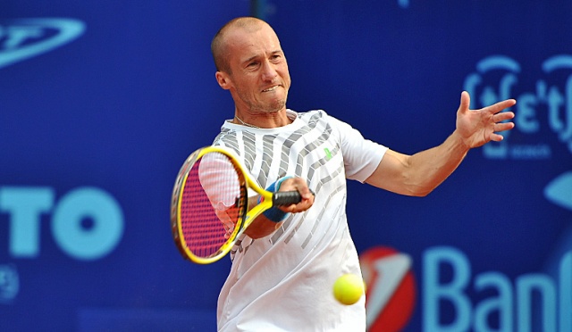 Raper Jacek Mezo Mejer zwyciężył w turnieju artystów Netto Cup. W finale pokonał Łukasza Pietscha z kabaretu Hrabi 6:0, 6:3. Fot. Łukasz Szełemej [Radio Szczecin] Raper najlepszy na kortach [ZDJĘCIA]