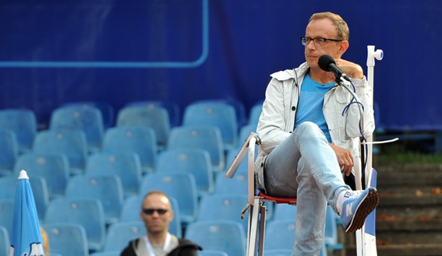 Raper Jacek Mezo Mejer zwyciężył w turnieju artystów Netto Cup. W finale pokonał Łukasza Pietscha z kabaretu Hrabi 6:0, 6:3. Fot. Łukasz Szełemej [Radio Szczecin] Raper najlepszy na kortach [ZDJĘCIA]