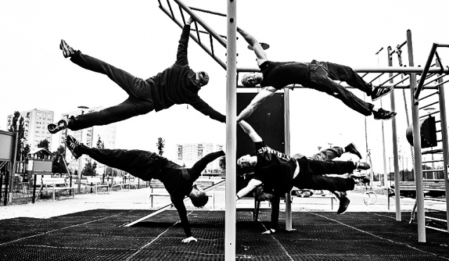 Fot. Łukasz Szełemej [Radio Szczecin] Street Workout, czyli wykorzystanie własnego ciężaru do poprawy formy [ZDJĘCIA, WIDEO]