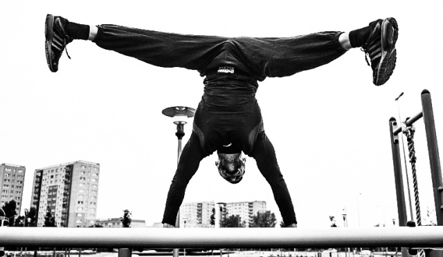 Fot. Łukasz Szełemej [Radio Szczecin] Street Workout, czyli wykorzystanie własnego ciężaru do poprawy formy [ZDJĘCIA, WIDEO]