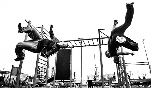 Fot. Łukasz Szełemej [Radio Szczecin] Street Workout, czyli wykorzystanie własnego ciężaru do poprawy formy [ZDJĘCIA, WIDEO]