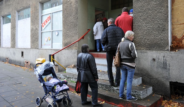 Ponad 20 ton marchwi rozdano potrzebującym. Fot. Łukasz Szełemej [Radio Szczecin] Ponad 20 ton marchwi rozdano potrzebującym [ZDJĘCIA]