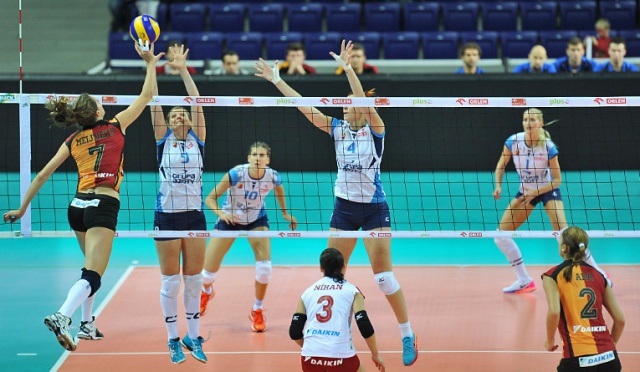 Chemik udanie zadebiutował w hali Arena Szczecin wygrywając z zespołem z Turcji 3:0 w setach 25:21, 25:19 i 25:21. Fot. Łukasz Szełemej [Radio Szczecin] Siatkarki Chemika Police wygrały pierwszy raz w nowej hali [ZDJĘCIA]