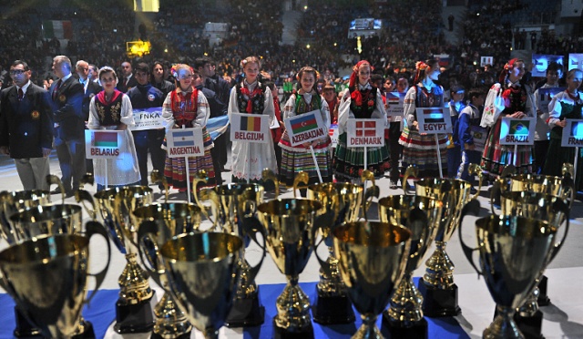 W czwartek w hali widowiskowo-sportowej przy ulicy Szafera w Szczecinie odbyła się uroczysta gala otwarcia mistrzostw świata w karate. Fot. Łukasz Szełemej [Radio Szczecin] Lech Wałęsa zainaugurował w Szczecinie mistrzostwa świata w karate [ZDJĘCIA, WIDEO]