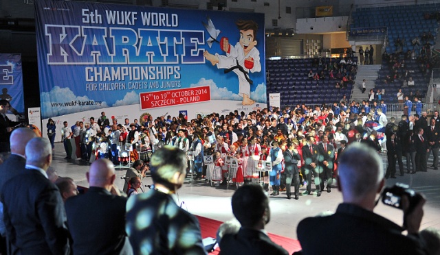 W czwartek w hali widowiskowo-sportowej przy ulicy Szafera w Szczecinie odbyła się uroczysta gala otwarcia mistrzostw świata w karate. Fot. Łukasz Szełemej [Radio Szczecin] Lech Wałęsa zainaugurował w Szczecinie mistrzostwa świata w karate [ZDJĘCIA, WIDEO]