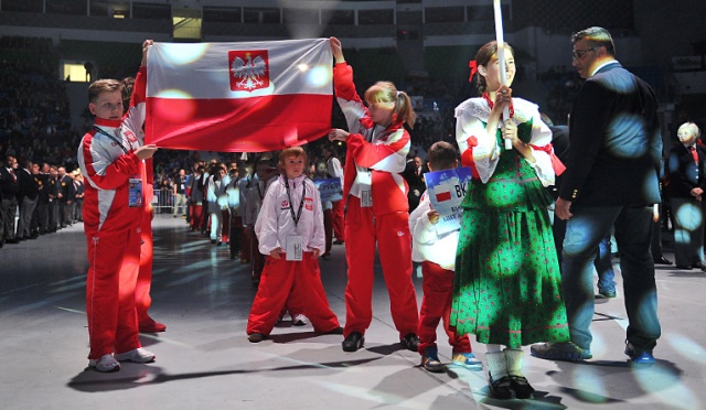 W czwartek w hali widowiskowo-sportowej przy ulicy Szafera w Szczecinie odbyła się uroczysta gala otwarcia mistrzostw świata w karate. Fot. Łukasz Szełemej [Radio Szczecin] Lech Wałęsa zainaugurował w Szczecinie mistrzostwa świata w karate [ZDJĘCIA, WIDEO]