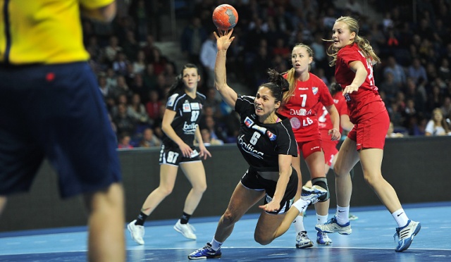 Szczecinianki pokonały dziś HIFK Helsinki 40:21 w pierwszym meczu trzeciej rundy Challenge Cup. Fot. Łukasz Szełemej [Radio Szczecin] Rekordowa frekwencja i wysokie zwycięstwo Pogoni Baltica nad Finkami [ZDJĘCIA]