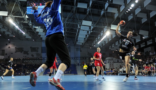 Szczecinianki pokonały dziś HIFK Helsinki 40:21 w pierwszym meczu trzeciej rundy Challenge Cup. Fot. Łukasz Szełemej [Radio Szczecin] Rekordowa frekwencja i wysokie zwycięstwo Pogoni Baltica nad Finkami [ZDJĘCIA]