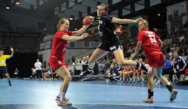 Szczecinianki pokonały dziś HIFK Helsinki 40:21 w pierwszym meczu trzeciej rundy Challenge Cup. Fot. Łukasz Szełemej [Radio Szczecin] Rekordowa frekwencja i wysokie zwycięstwo Pogoni Baltica nad Finkami [ZDJĘCIA]