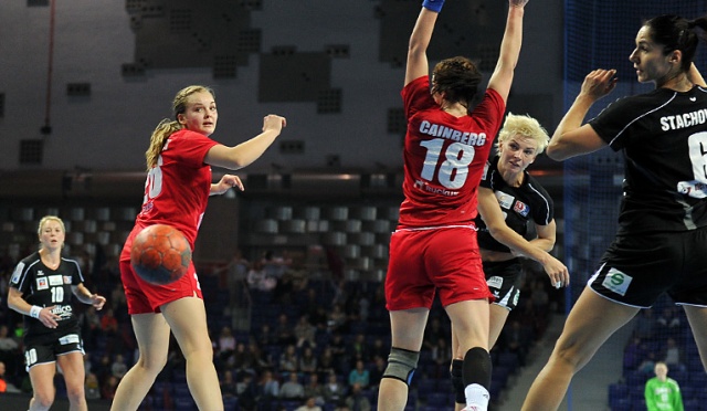 Szczecinianki pokonały dziś HIFK Helsinki 40:21 w pierwszym meczu trzeciej rundy Challenge Cup. Fot. Łukasz Szełemej [Radio Szczecin] Rekordowa frekwencja i wysokie zwycięstwo Pogoni Baltica nad Finkami [ZDJĘCIA]