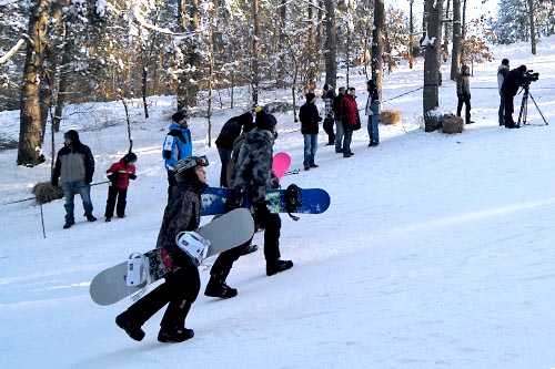 Zimowe wycieczki na narty i w ciepłe kraje w większości wyprzedane. Choć do ferii zostało jeszcze kilka tygodni, wiele biur podróży nie ma już wolnych miejsc - podaje portal Newseria.