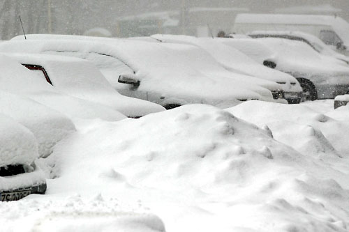 Zima nie odpuszcza w Stanach Zjednoczonych. Kraj zmaga się z rekordowo niskimi temperaturami i nawałnicami. Najgorsza sytuacja panuje na północno-wschodnim wybrzeżu USA.