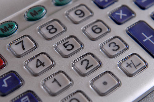 60 proc. polskich rodzin nie posiada oszczędności, a 45 proc. spłaca długi. Tak wynika z badania CBOS.