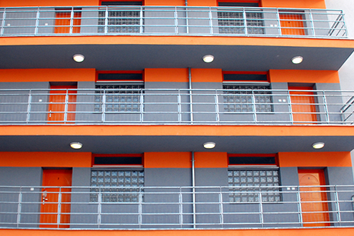 Od poniedziałku obowiązują przepisy o odwróconym kredycie hipotecznym. To teoretycznie umożliwia zaciągnięcie pożyczki zabezpieczonej hipoteką ustanowioną na domu lub mieszkaniu - informuje Polska Agencja Prasowa.