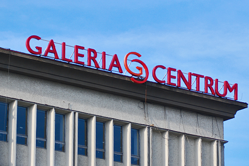 Gmach po domu towarowym przy Bramie Portowej w Szczecinie kupiła firma Calbud. Zarządzaniem zajmie się teraz firma Porto, należąca do tego szczecińskiego przedsiębiorstwa budowlanego.