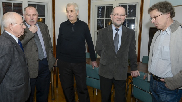 Trzeba szybko zebrać informacje o osobach, które są w trudnej sytuacji materialnej, a walczyły o wolną Polskę w latach osiemdziesiątych - z takim postulatem wystąpili w czwartek członkowie Stowarzyszenia Osób Poszkodowanych w stanie wojennym.
