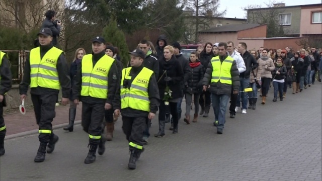 Marsz milczenia przeszedł w poniedziałek przez Bielsko w województwie wielkopolskim. W ten sposób mieszkańcy uczcili pamięć 5-letniej Vanessy, którą śmiertelnie potrącił pijany kierowca.