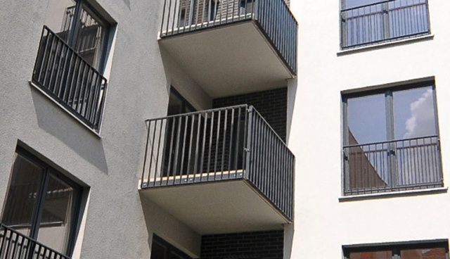 Ponad 75 proc. Polaków mieszka w zbyt małych mieszkaniach - wynika z danych Eurostatu. To najgorszy wynik w Europie - podaje Puls Biznesu.