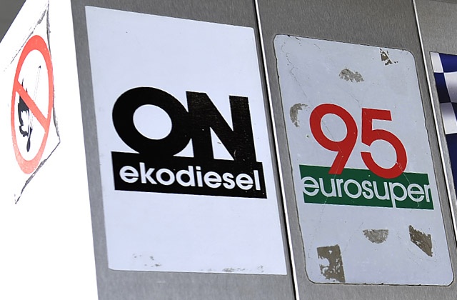 Nawet 7 groszy mniej za paliwo zapłacimy w środę na stacjach Orlen i Lotos.