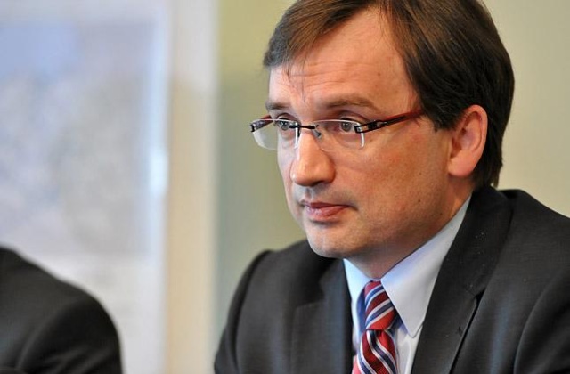 Opieka zdrowotna stoi na coraz niższym poziomie - alarmują posłowie opozycji. Według nich, winnym jest minister zdrowia i domagają się jego odwołania. Minister odpiera zarzuty.